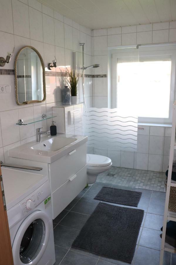 Ferienwohnung Wippsteert - 5 Sterne - Mit Balkon Und Pkw Stellplatz Емден Екстериор снимка
